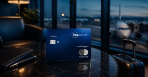 BTG lança cartão Ultrablue World Legend com 4,5 pontos por dólar e 100 mil pontos de boas-vindas